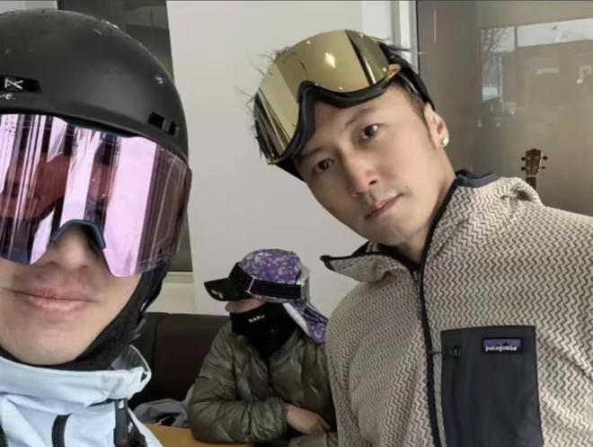 为上春晚飞日本打美容针难怪谢霆锋那么爱她j9九游会(中国)网站55岁王菲太拼了(图12)